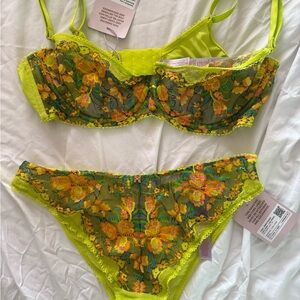 Savage X Fenty Neon Green Floral Lace Bra and Panty Set